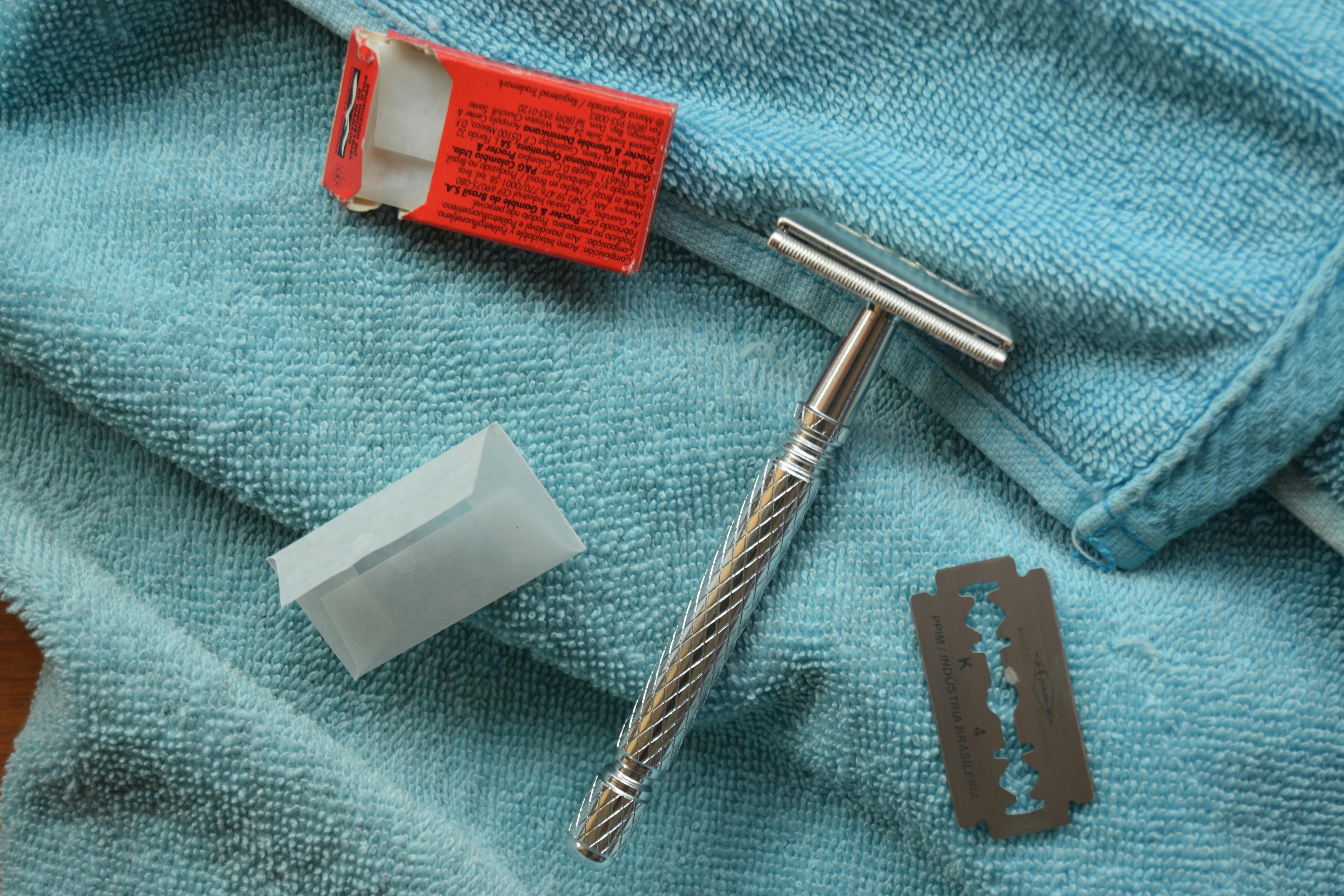 A razor and blades on a towel